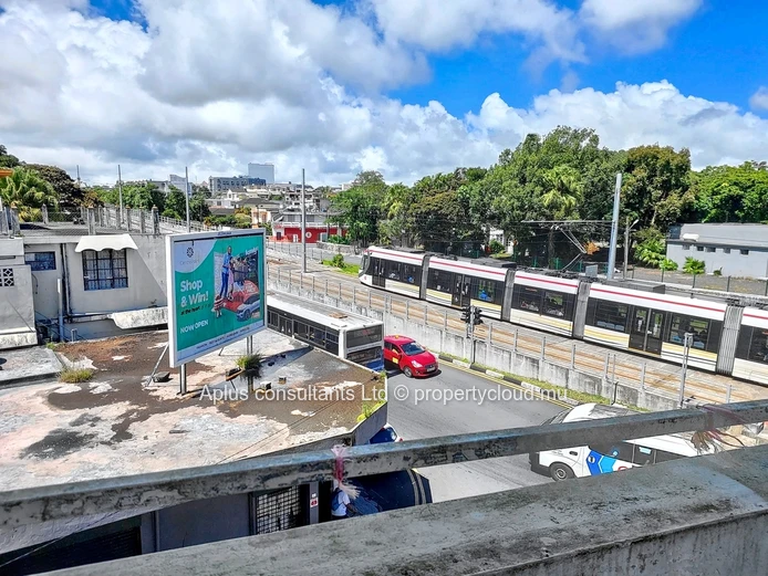 Espace Commercial à Vendre : Curepipe, Eau Coulée