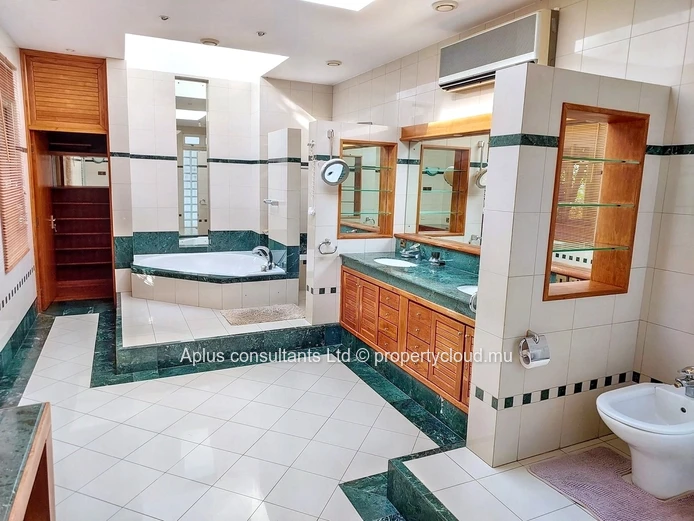 Stunning 4-Bedroom Villa with Pool in Albion, Mauritius!