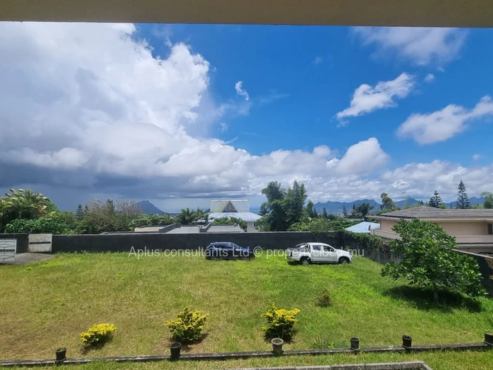 Superb 450Sqm House For Sale in Floreal.