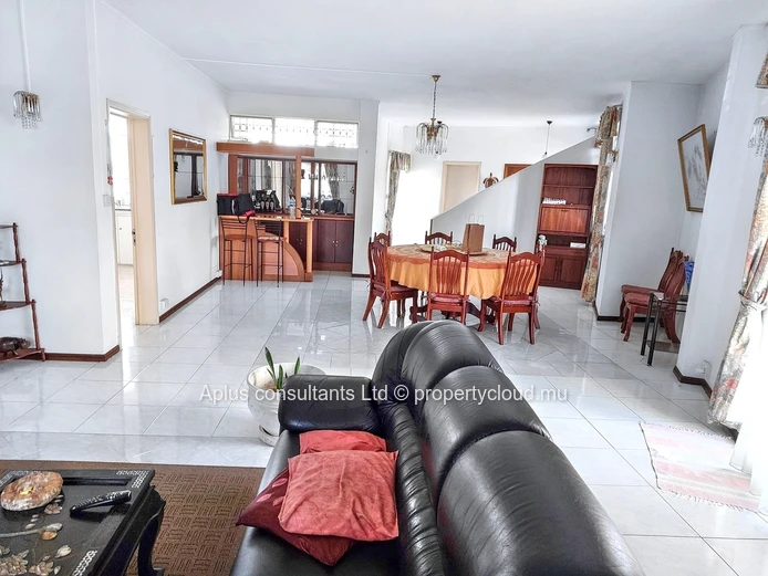 Espace Commercial à Vendre : Curepipe, Eau Coulée