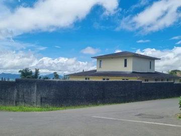 6 Bedroom House