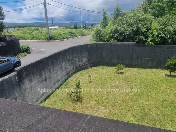 Superb 450Sqm House For Sale in Floreal.